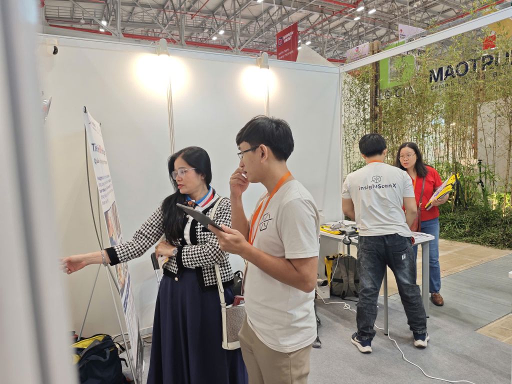 NexConstruct Tỏa Sáng tại VIBE 2025 6 Những cuộc gặp gỡ, trao đổi tại gian hàng