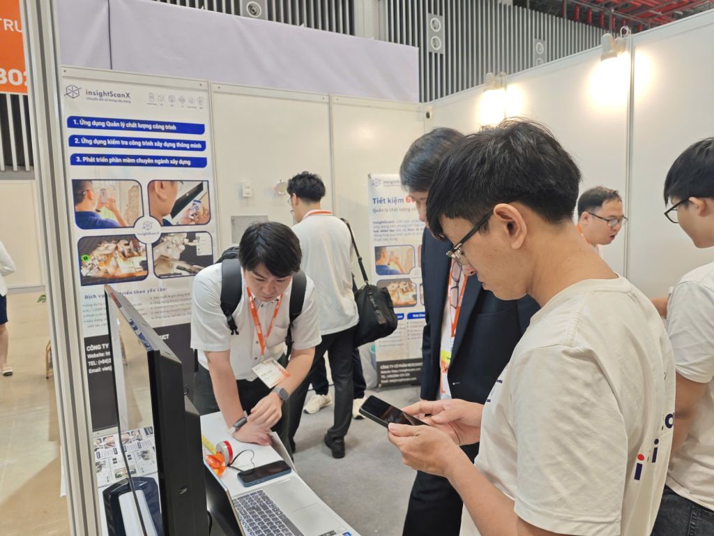 NexConstruct Tỏa Sáng tại VIBE 2025 8 Những cuộc gặp gỡ, trao đổi tại gian hàng
